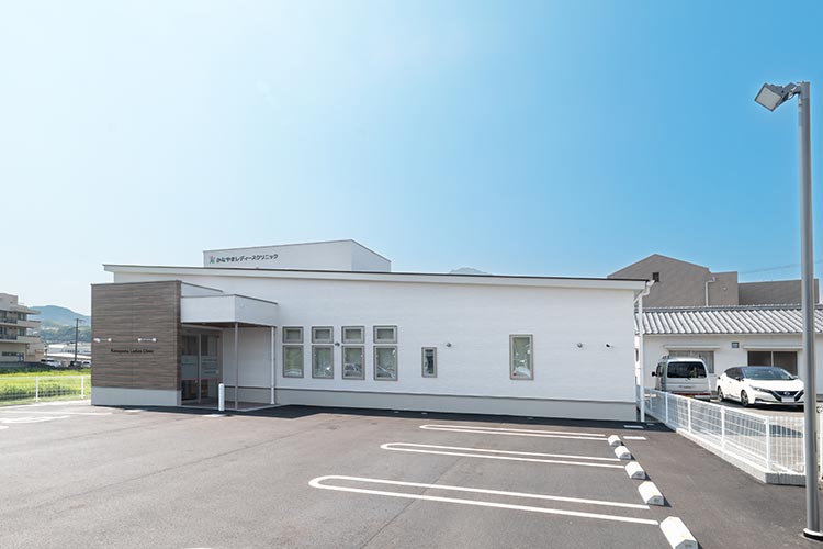 かなやまレディースクリニック様(兵庫県洲本市)の外観写真
